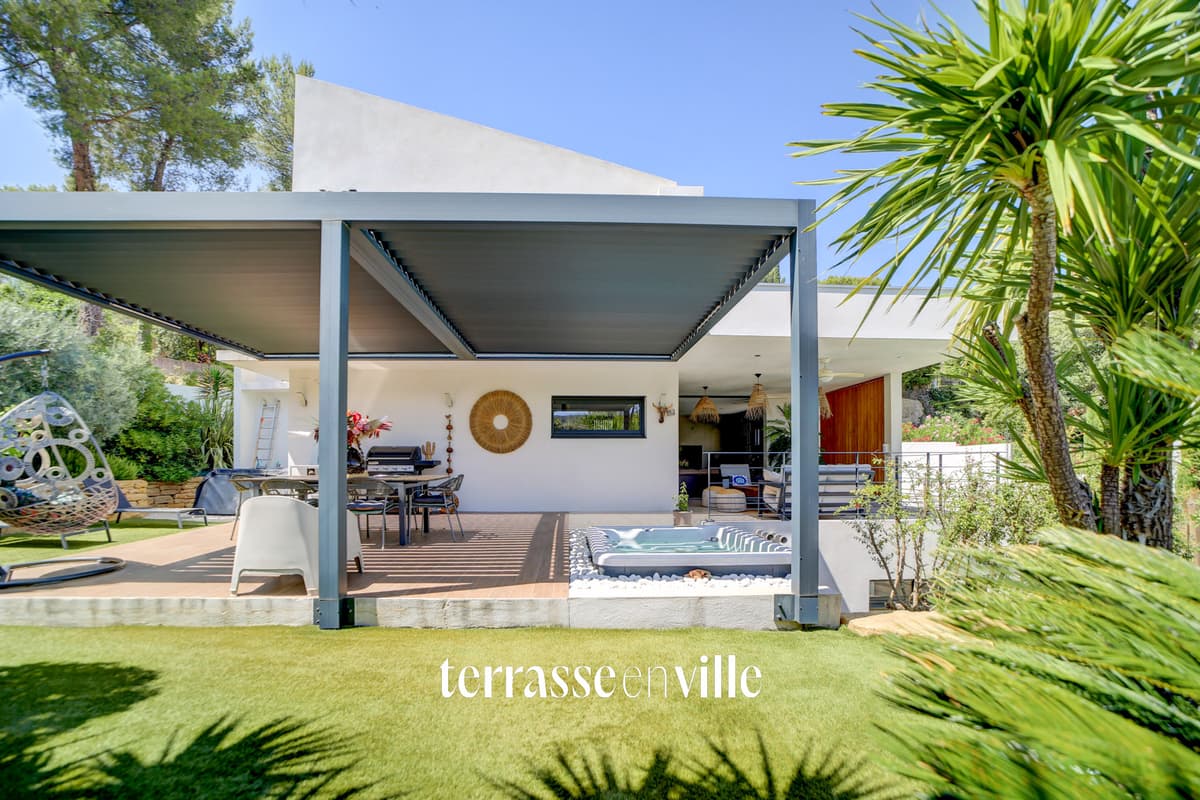 GÉMENOS - VILLAGE A PIED - VILLA D'ARCHITECTE T5 185M2 - DÉPENDANCE - CALME - 1 090 000 €