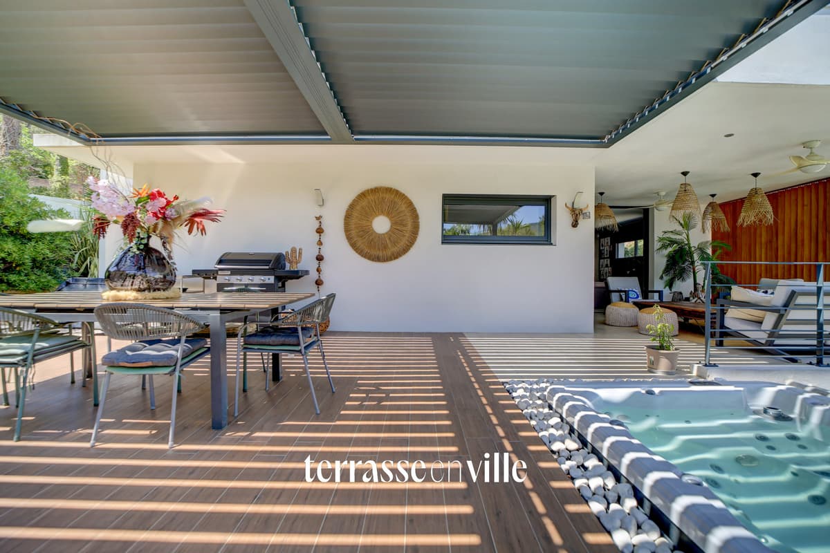 GÉMENOS - VILLAGE A PIED - VILLA D'ARCHITECTE T5 185M2 - DÉPENDANCE - CALME - 1 090 000 € - 2