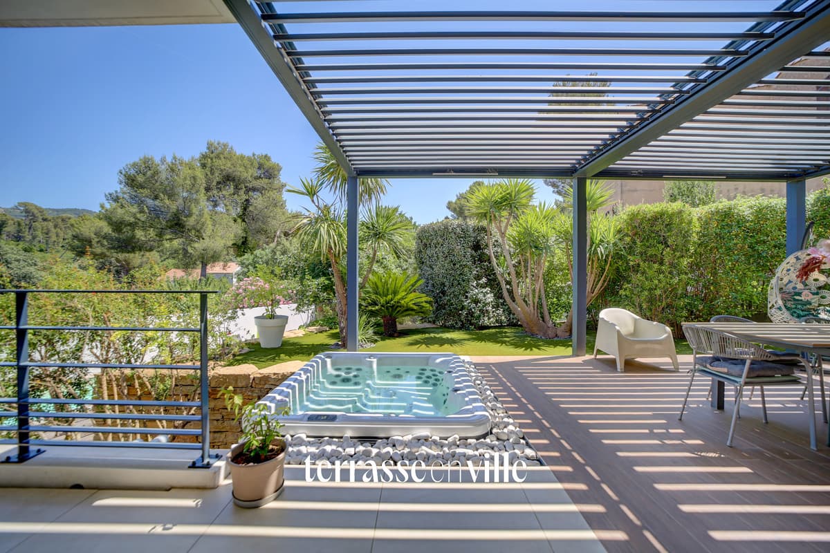GÉMENOS - VILLAGE A PIED - VILLA D'ARCHITECTE T5 185M2 - DÉPENDANCE - CALME - 1 090 000 € - 1