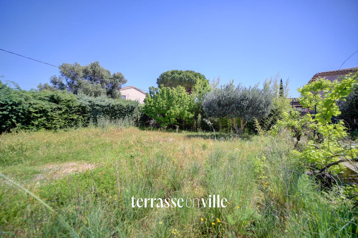 LA CIOTAT - PROCHE COMMERCES - MAISON 110 M2 T4 - JARDIN - PISCINE - PARKINGS - 4