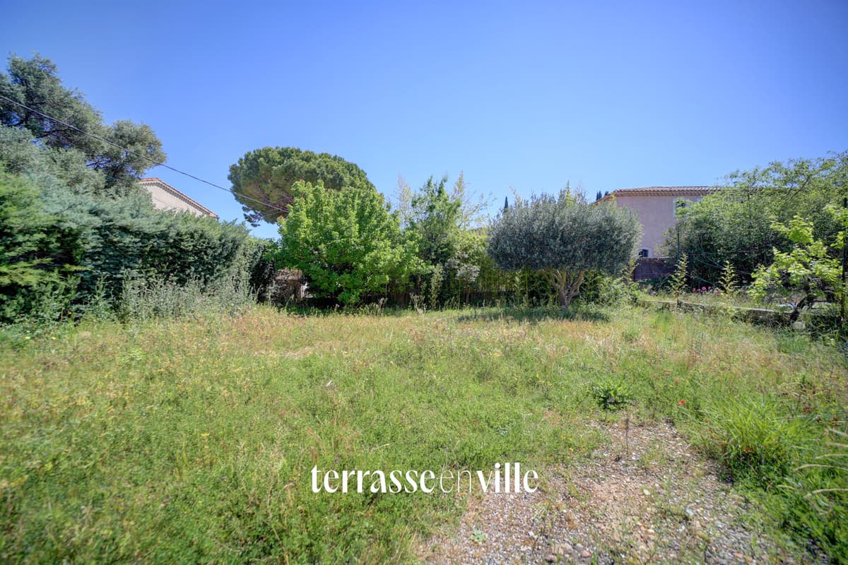 LA CIOTAT - PROCHE COMMERCES - MAISON 110 M2 T4 - JARDIN - PISCINE - PARKINGS - 6