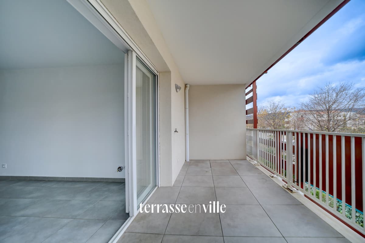 SAINT-CYR-SUR-MER - BEAU T2 RECENT - 38 M2 - TERRASSE - PISCINE - DOUBLE PARKING - CAVE - 239 000€ - 2