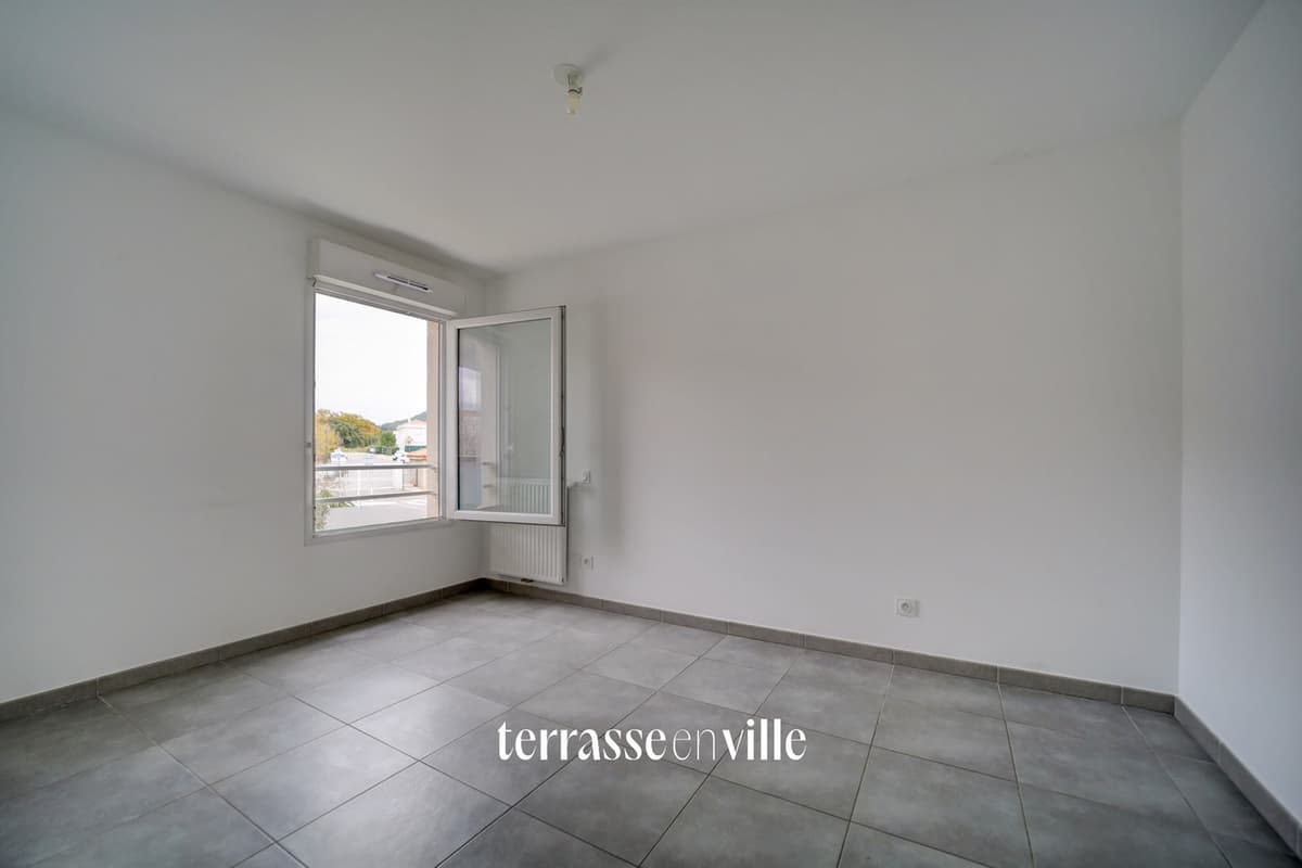 SAINT-CYR-SUR-MER - BEAU T2 RECENT - 38 M2 - TERRASSE - PISCINE - DOUBLE PARKING - CAVE - 239 000€ - 5