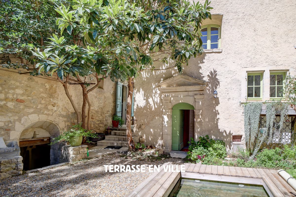 LUBERON - OPPEDE LE VIEUX - MAISON DE CHARME - 3 CHAMBRES D’HÔTES - 790 000 €