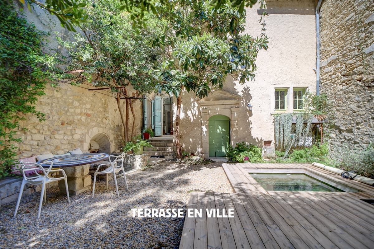 LUBERON - OPPEDE LE VIEUX - MAISON DE CHARME - 3 CHAMBRES D’HÔTES - 790 000 € - 1