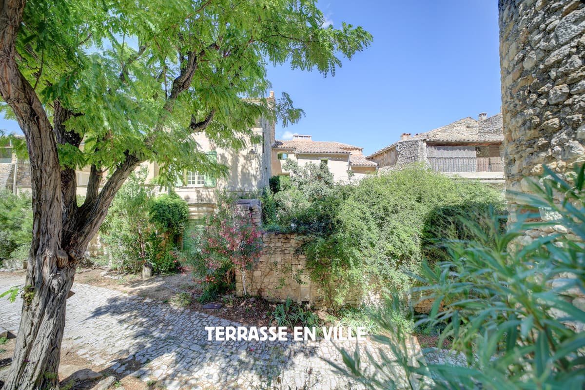 LUBERON - OPPEDE LE VIEUX - MAISON DE CHARME - 3 CHAMBRES D’HÔTES - 790 000 € - 6