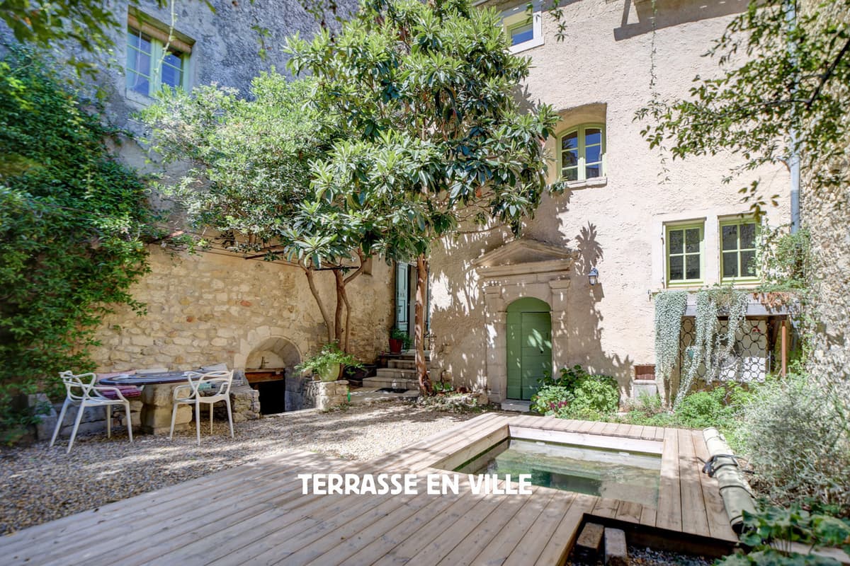 LUBERON - OPPEDE LE VIEUX - MAISON DE CHARME - 3 CHAMBRES D’HÔTES - 790 000 € - 2