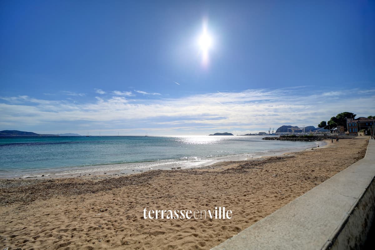 LA CIOTAT - BORD DE MER - APPARTEMENT T2 - 45 m2 - TERRASSE - 325 000 € - 3
