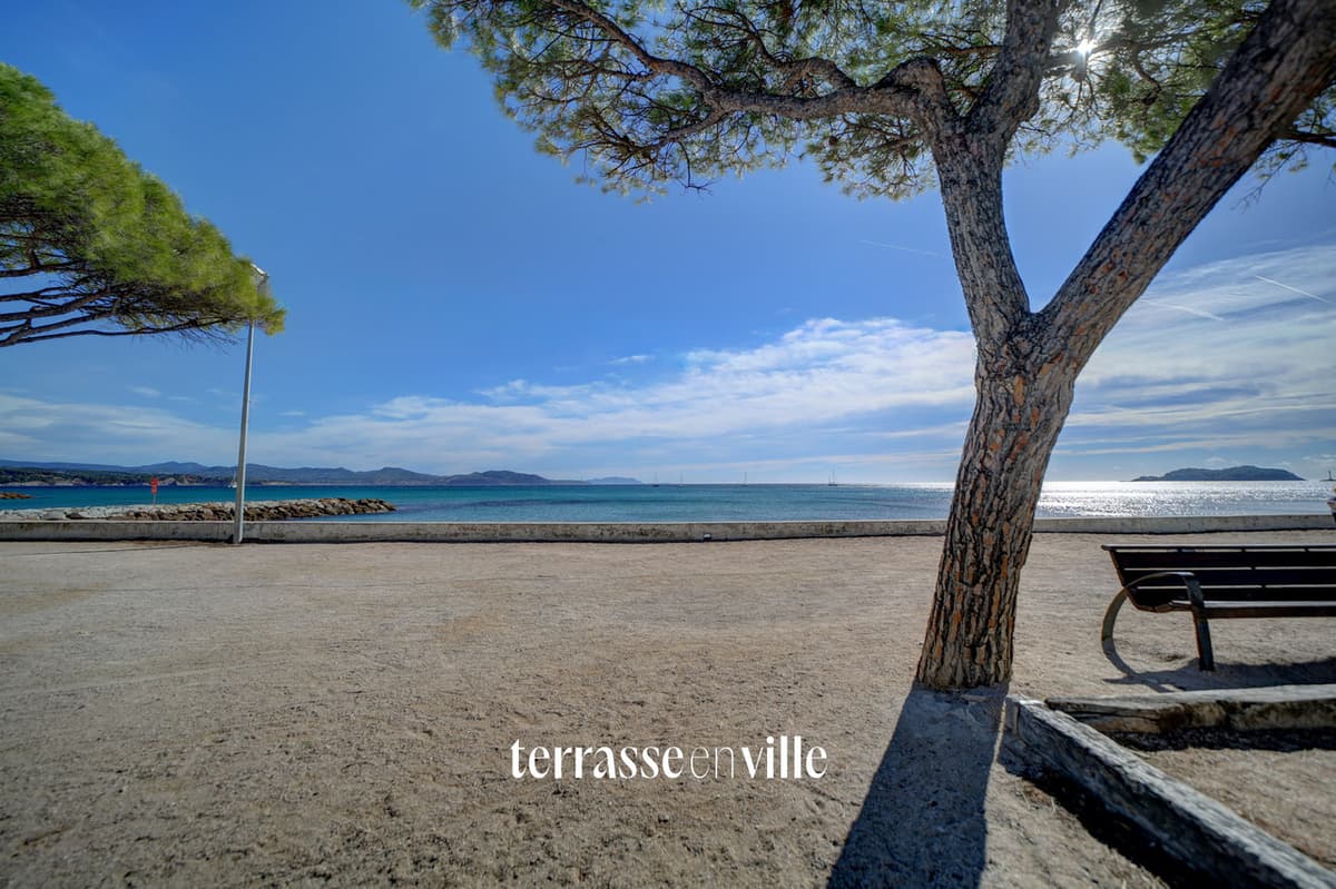 LA CIOTAT - BORD DE MER - APPARTEMENT T2 - 45 m2 - TERRASSE - 325 000 € - 2
