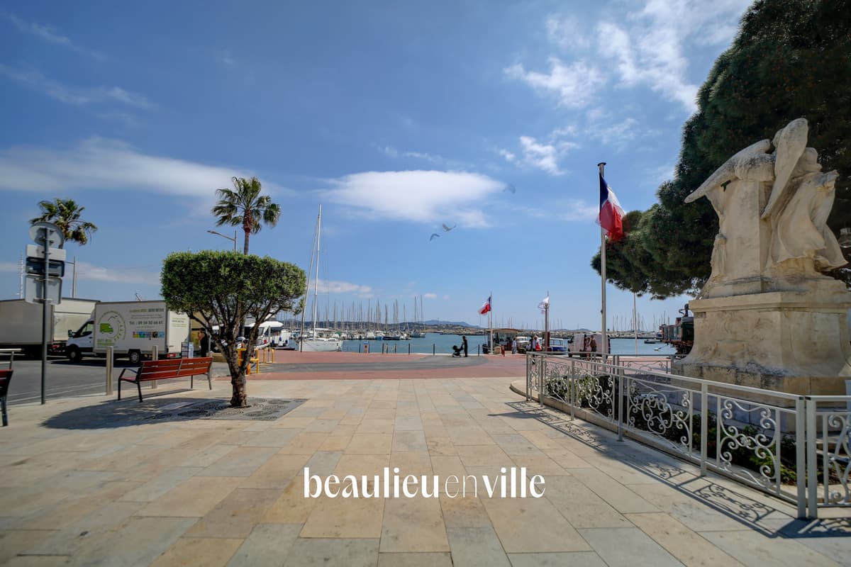 BANDOL - CENTRE-VILLE - GRAND STUDIO 30 M2 - LOGGIA - PROCHE PORT ET PLAGES - 1