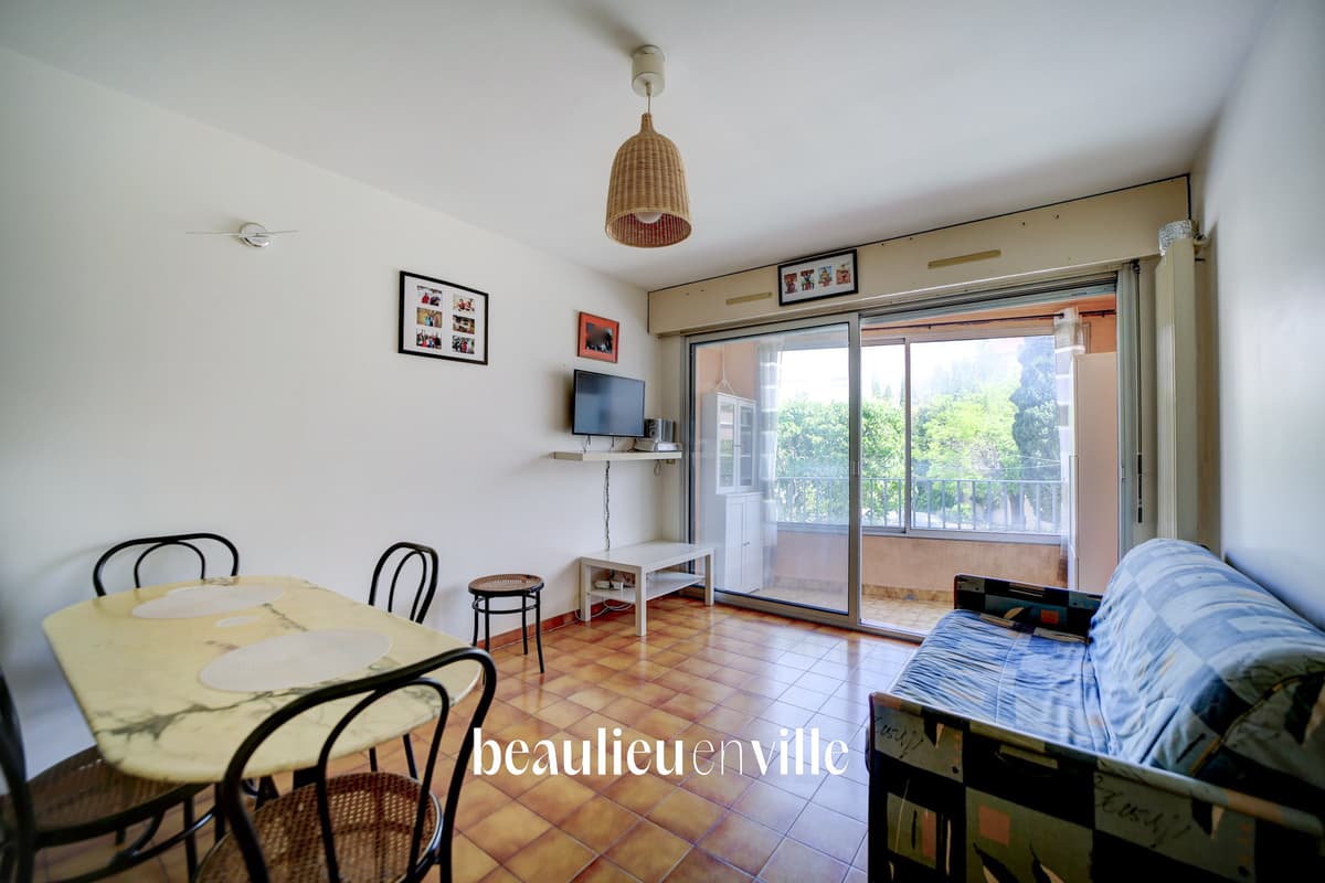 BANDOL - CENTRE-VILLE - GRAND STUDIO 30 M2 - LOGGIA - PROCHE PORT ET PLAGES - 2