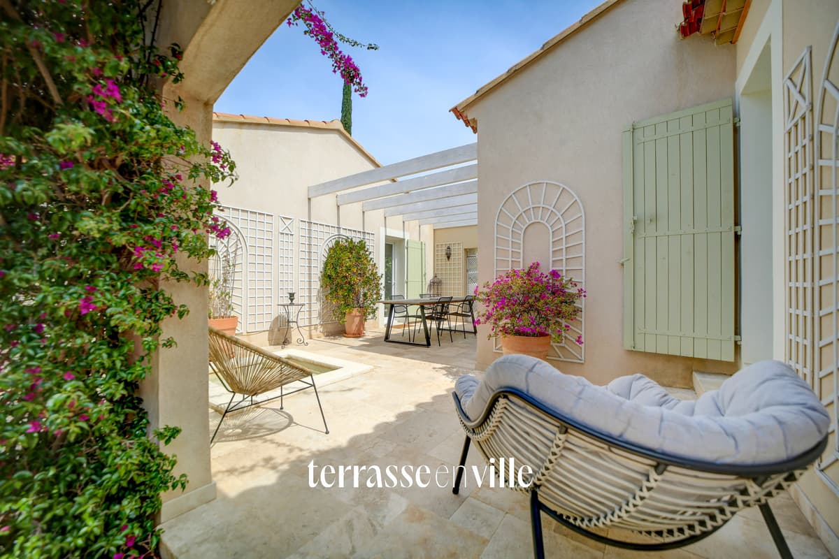 SAINT CYR SUR MER - VILLA PLAIN PIED T4 123M2 - DEPENDANCE - PROCHE VILLAGE A PIED - 1