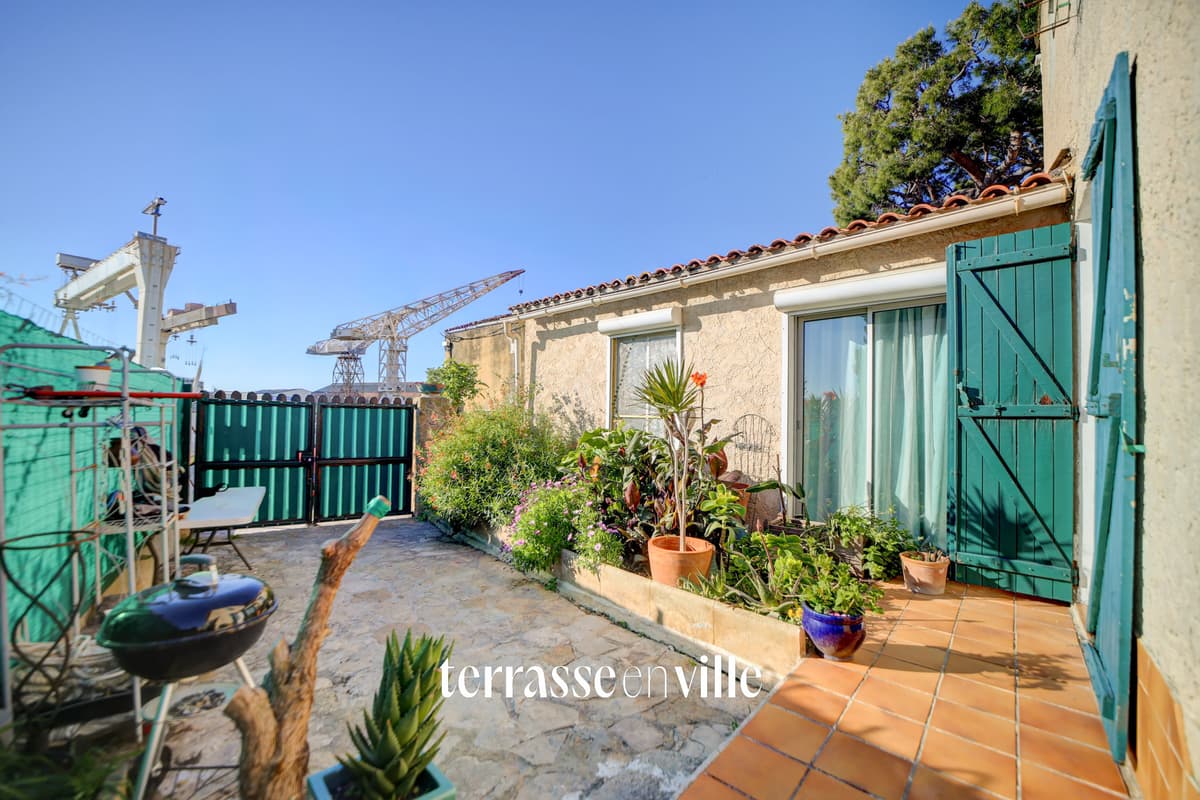 LA CIOTAT - PROCHE PORT - MAISON DE VILLE T4 - 83m2 - JARDIN - 485000€ - 1