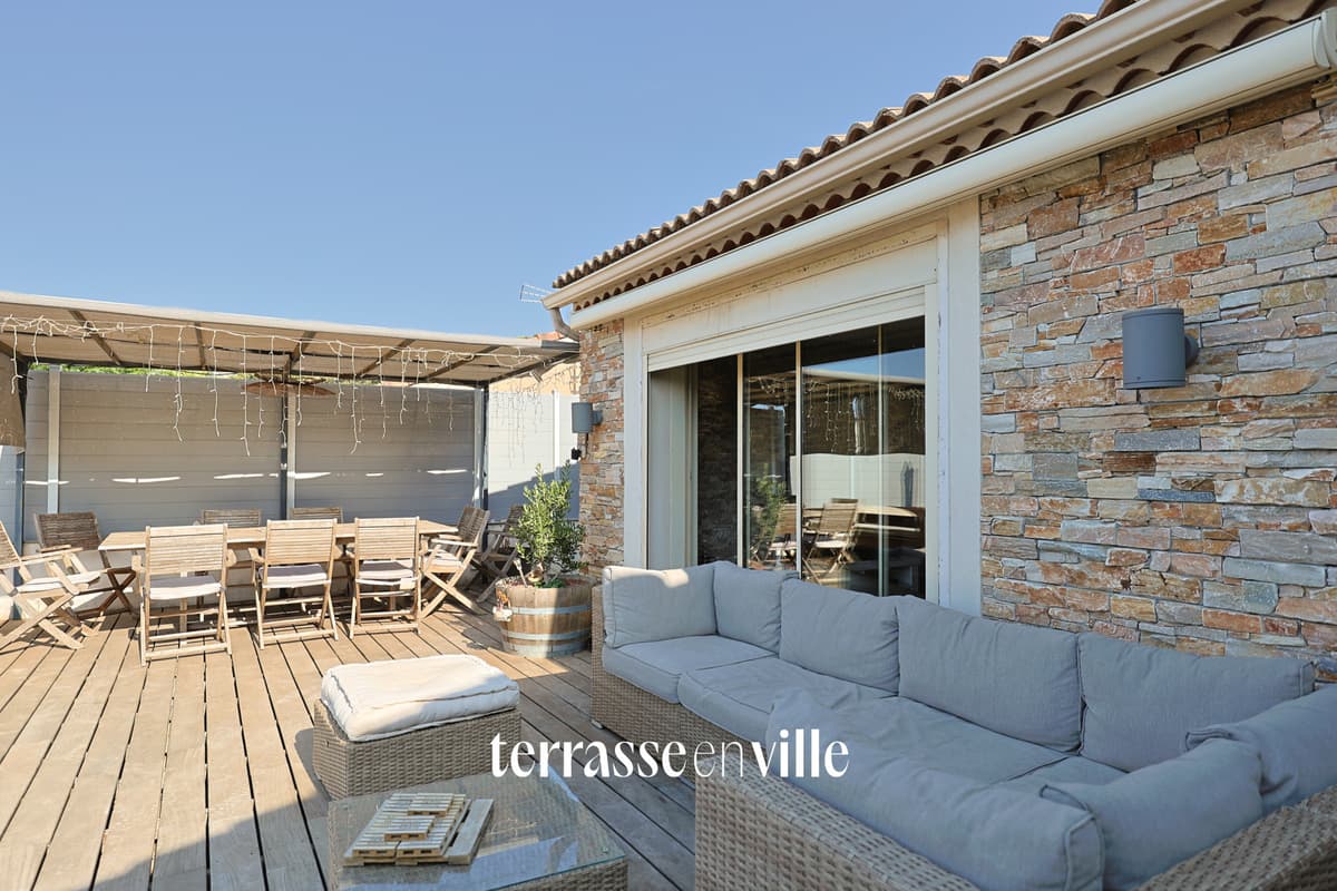 MAISON 135 M2 - LA VALETTE - 4 CHAMBRES - PISCINE - GARAGE - PLAIN PIED - TERRAIN 674 M2. . - 2