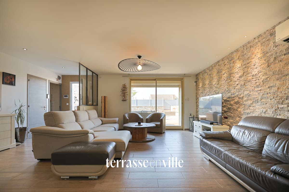 MAISON 135 M2 - LA VALETTE - 4 CHAMBRES - PISCINE - GARAGE - PLAIN PIED - TERRAIN 674 M2. . - 3