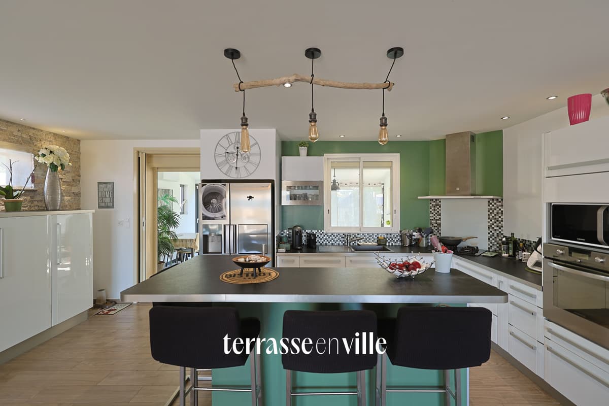 MAISON 135 M2 - LA VALETTE - 4 CHAMBRES - PISCINE - GARAGE - PLAIN PIED - TERRAIN 674 M2. . - 6