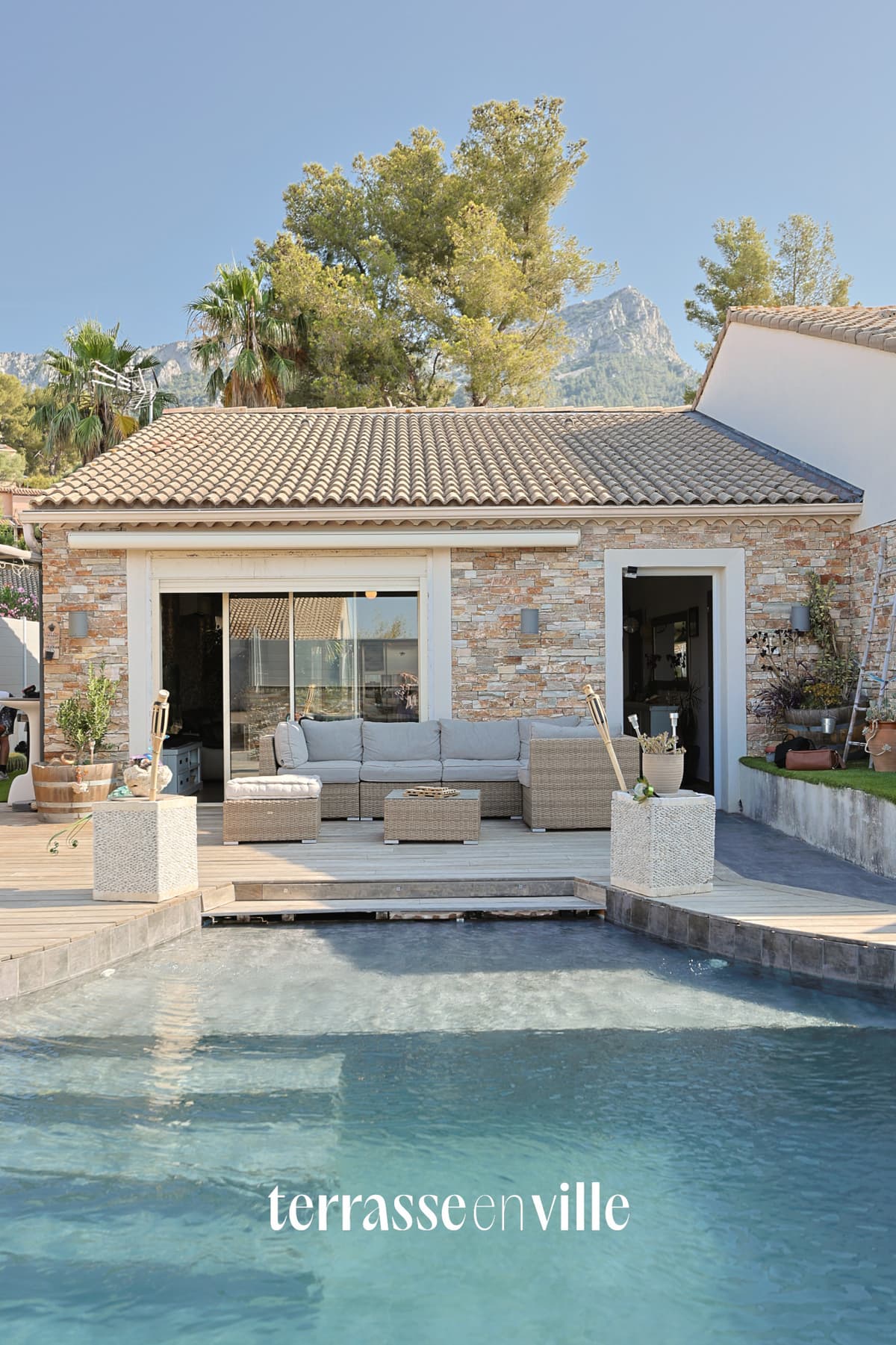 MAISON 135 M2 - LA VALETTE - 4 CHAMBRES - PISCINE - GARAGE - PLAIN PIED - TERRAIN 674 M2. .