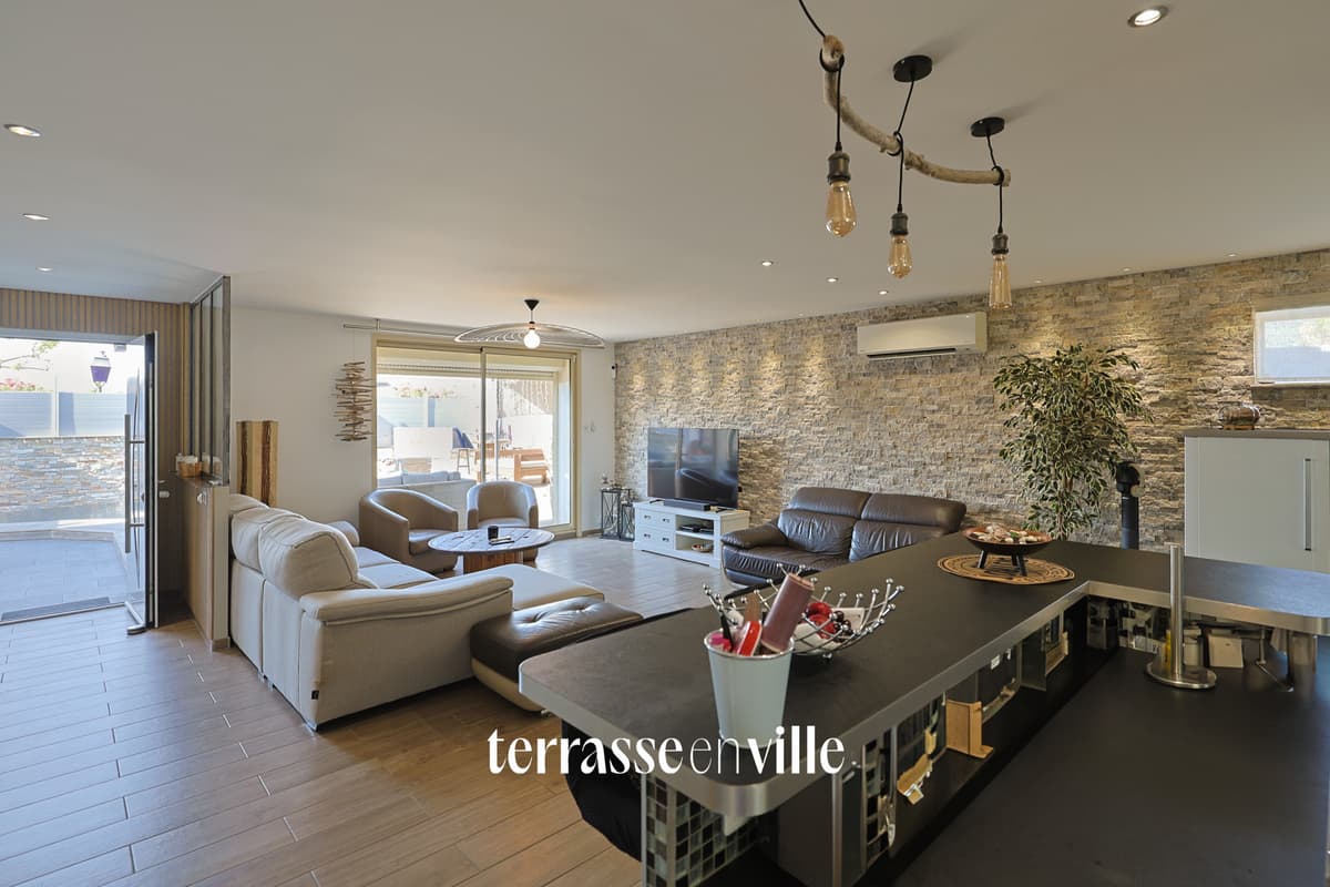 MAISON 135 M2 - LA VALETTE - 4 CHAMBRES - PISCINE - GARAGE - PLAIN PIED - TERRAIN 674 M2. . - 5