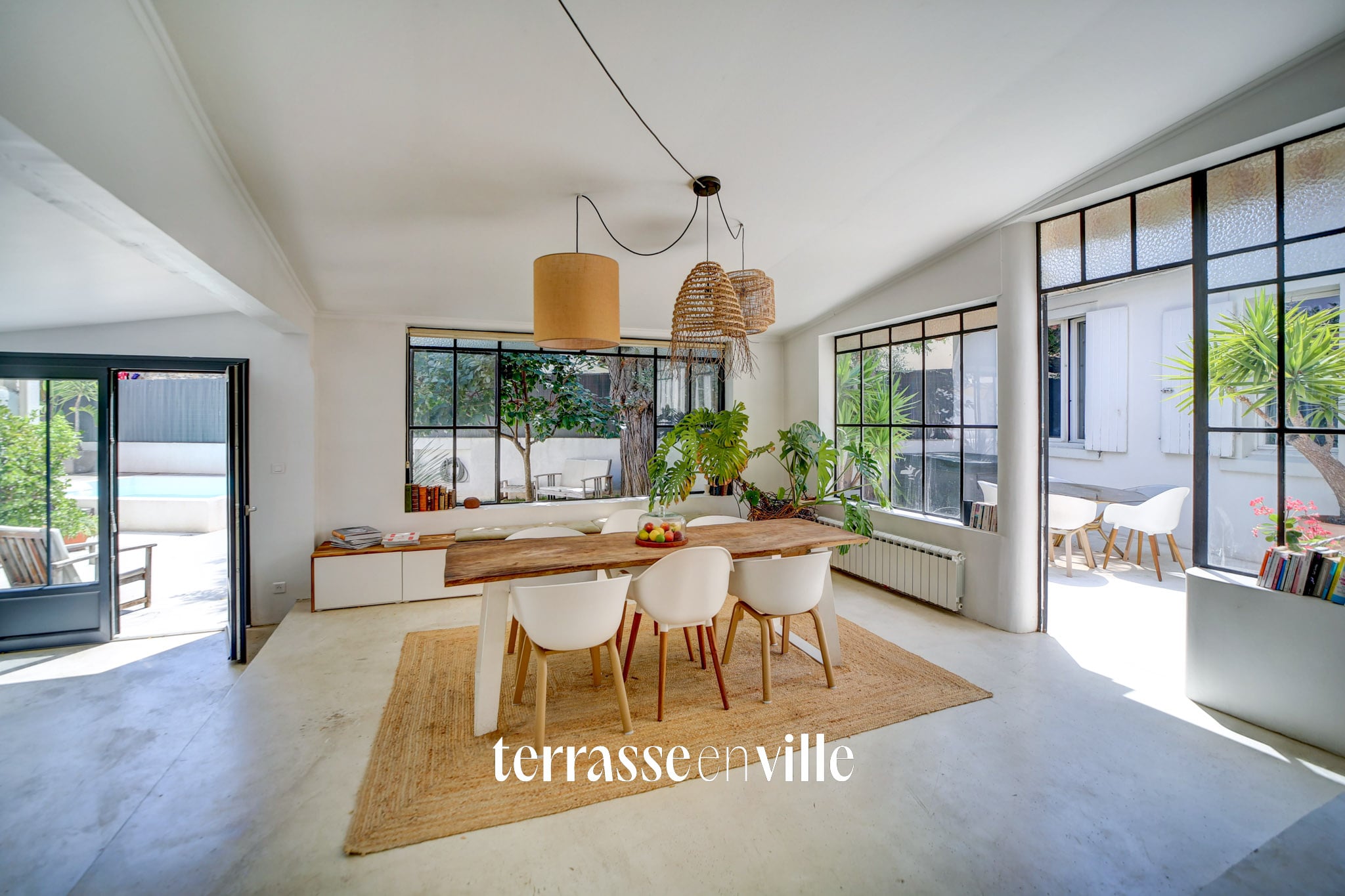 EXCLUSIVITÉ - LA CIOTAT - CENTRE VILLE - MAISON T5 170m2 - GARAGE 50m2 - LOCAL COMMERCIAL LOUÉ - 938000€