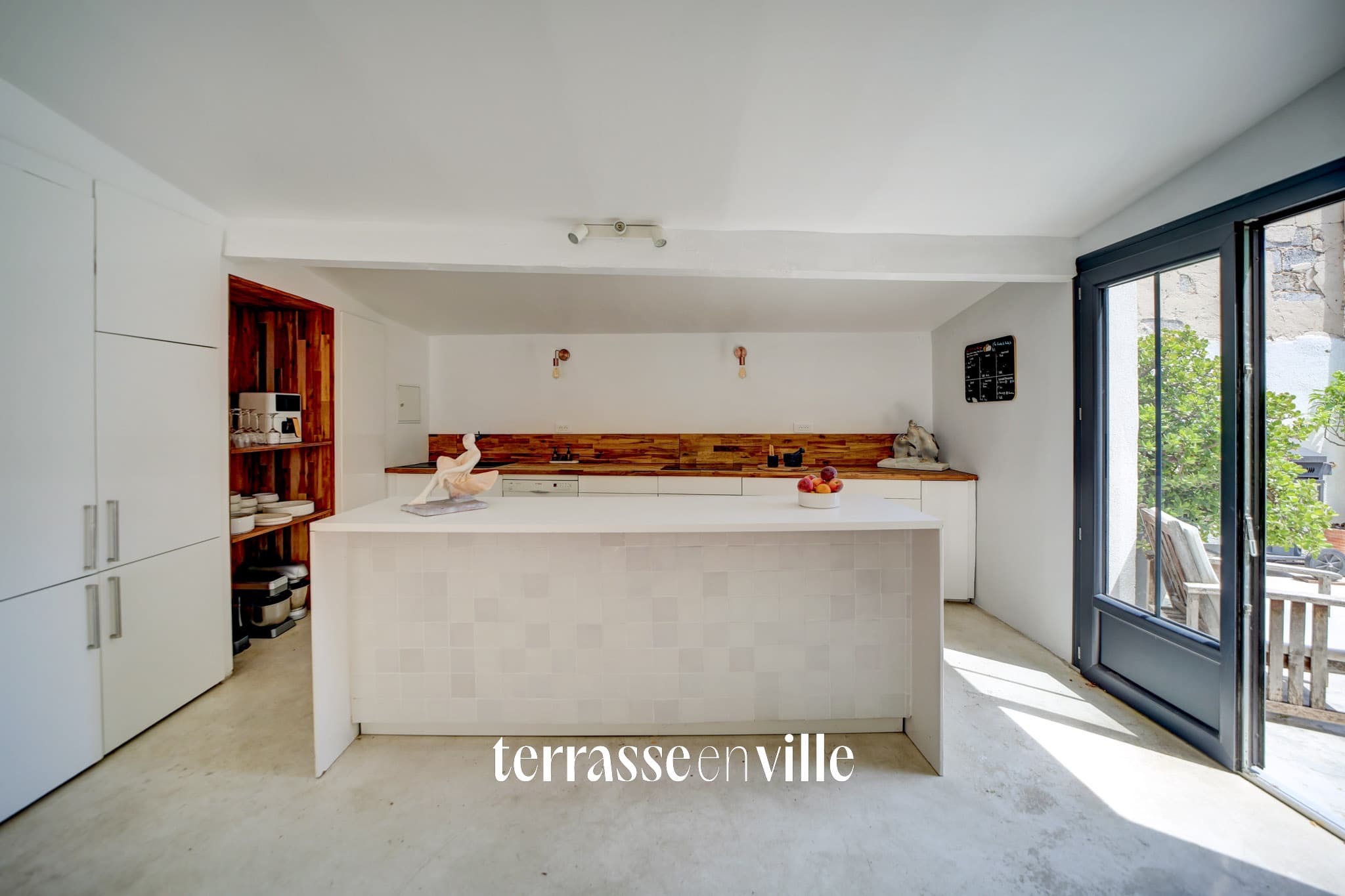 EXCLUSIVITÉ - LA CIOTAT - CENTRE VILLE - MAISON T5 170m2 - GARAGE 50m2 - LOCAL COMMERCIAL LOUÉ - 938000€ - 6