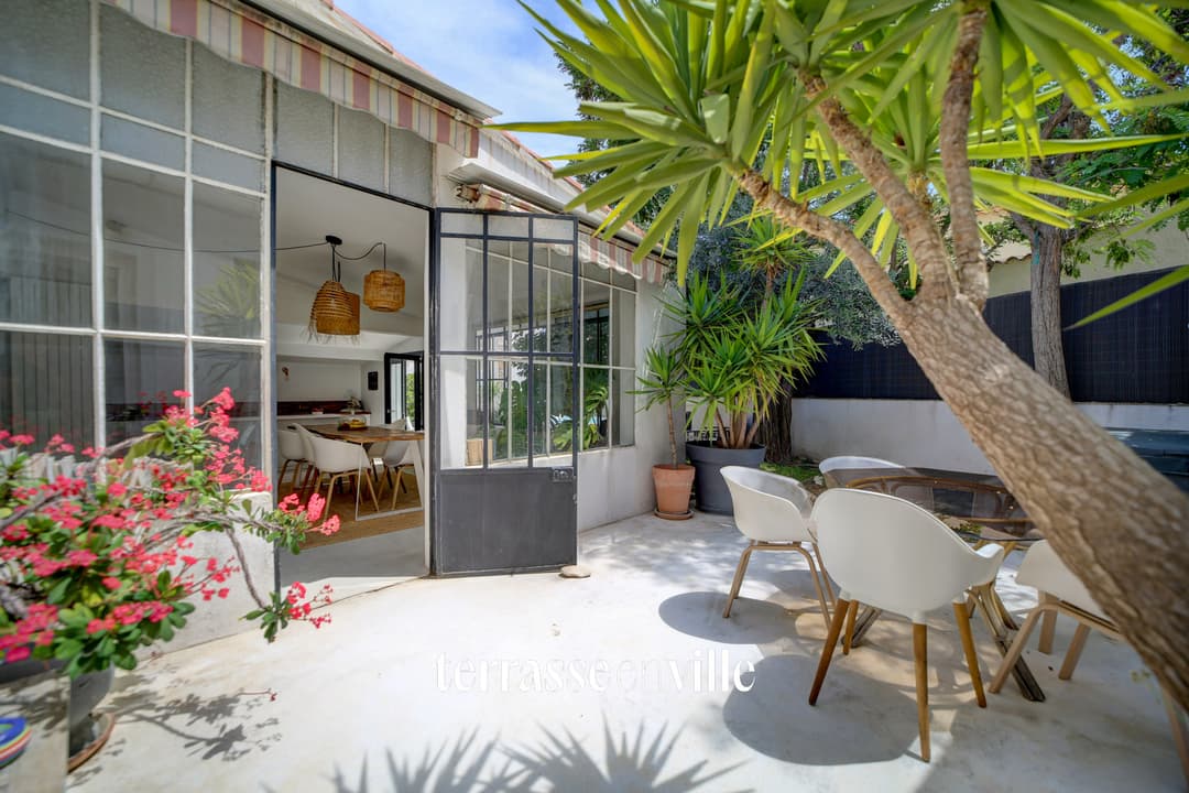 SOUS PROMESSE - LA CIOTAT - CENTRE VILLE - MAISON T5 170m2 - GARAGE 50m2 - LOCAL COMMERCIAL LOUÉ - 960000€