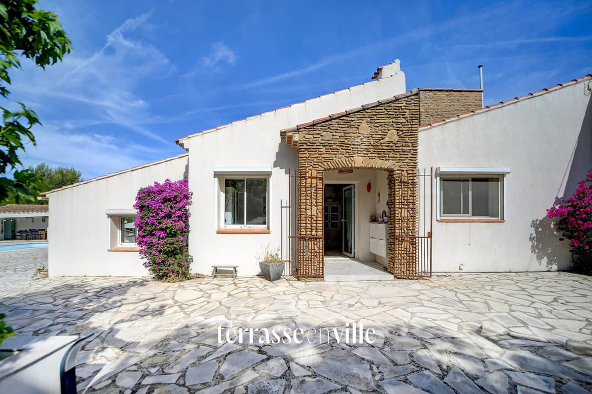 ST CYR-SUR-MER - VILLA FAMILIALE T5 RÉNOVÉE - JARDIN 2100 M2 - PISCINE - GARAGE - 790 000 € - 3