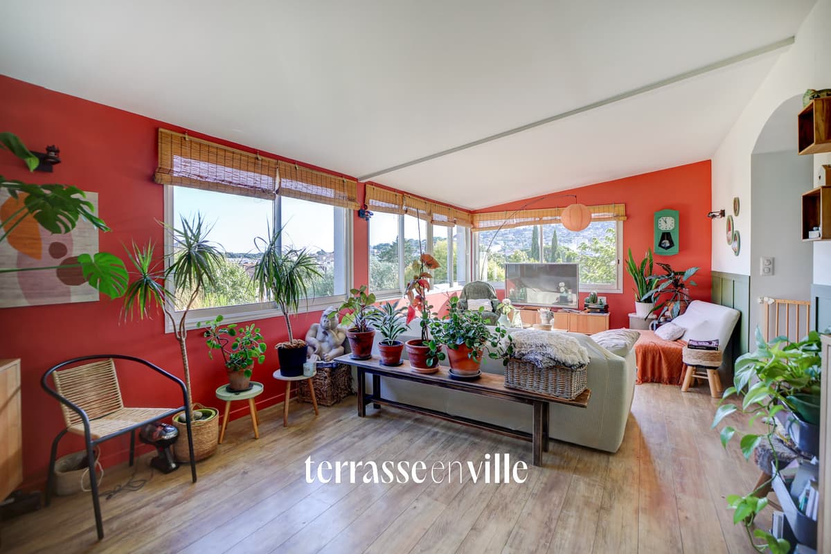 LA CIOTAT - CENTRE-VILLE - APPARTEMENT DE CARACTERE - VUE 3 SECS ET CRÊTES- CALME - PARKING - 399 000 € - 4