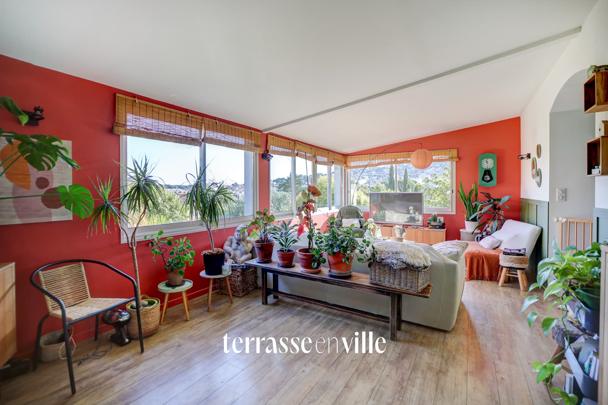 LA CIOTAT - CENTRE-VILLE - APPARTEMENT DE CARACTERE - VUE 3 SECS ET CRÊTES- CALME - PARKING - 399 000 € - 4