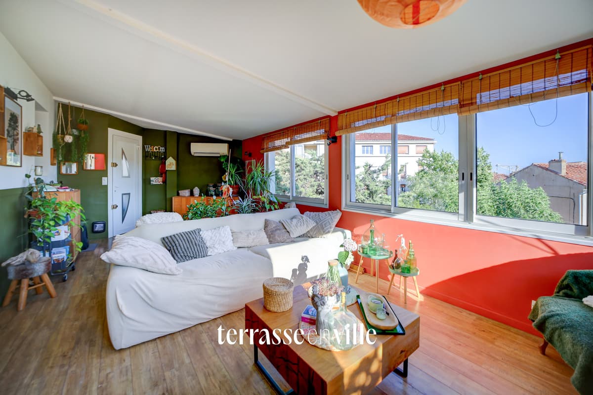 LA CIOTAT - CENTRE-VILLE - APPARTEMENT DE CARACTERE - VUE 3 SECS ET CRÊTES- CALME - PARKING - 399 000 € - 1