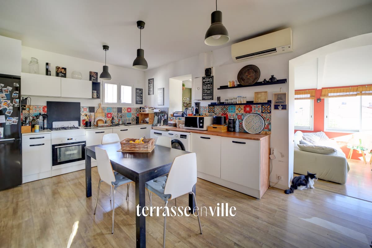 LA CIOTAT - CENTRE-VILLE - APPARTEMENT DE CARACTERE - VUE 3 SECS ET CRÊTES- CALME - PARKING - 399 000 € - 6