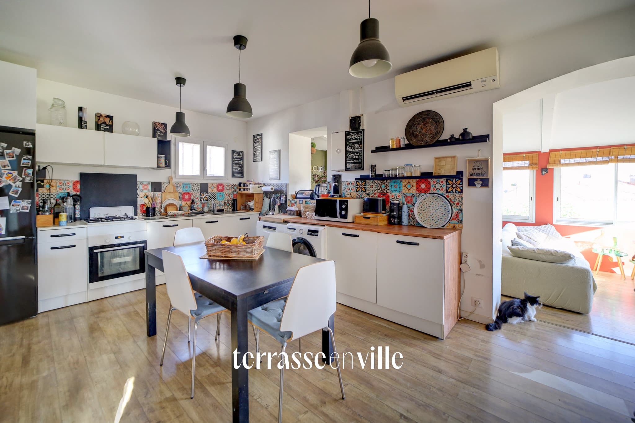 LA CIOTAT - CENTRE-VILLE - APPARTEMENT DE CARACTERE - VUE 3 SECS ET CRÊTES- CALME - PARKING - 399 000 € - 6