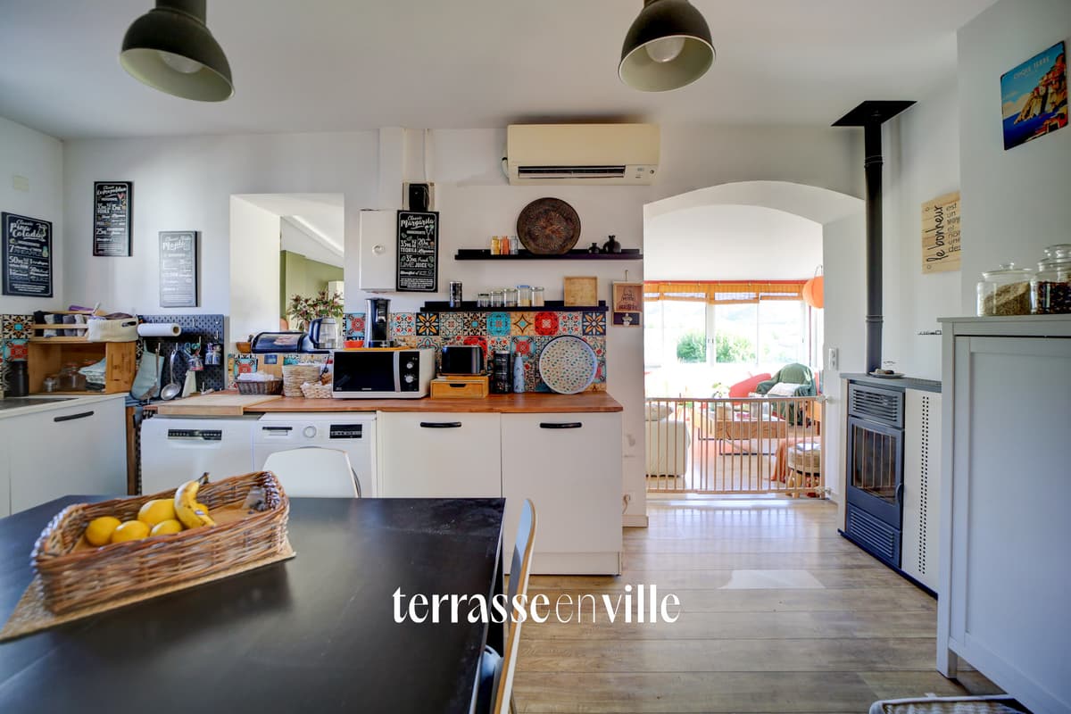 LA CIOTAT - CENTRE-VILLE - APPARTEMENT DE CARACTERE - VUE 3 SECS ET CRÊTES- CALME - PARKING - 399 000 € - 7
