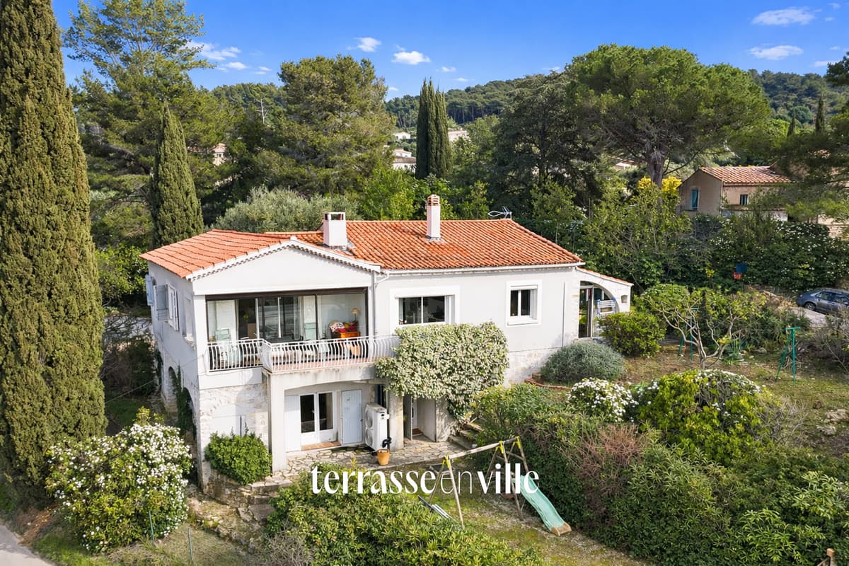 LE BEAUSSET - MAISON FAMILIALE - VUE DOMINANTE - PISCINE - GARAGE - AU CALME - 1