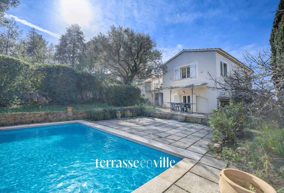 LE BEAUSSET - MAISON FAMILIALE - VUE DOMINANTE - PISCINE - GARAGE - AU CALME - 5