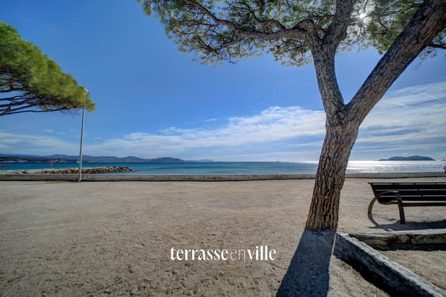 LA CIOTAT - BORD DE MER - APPARTEMENT T2 - 45 m2 - TERRASSE - 325 000 €