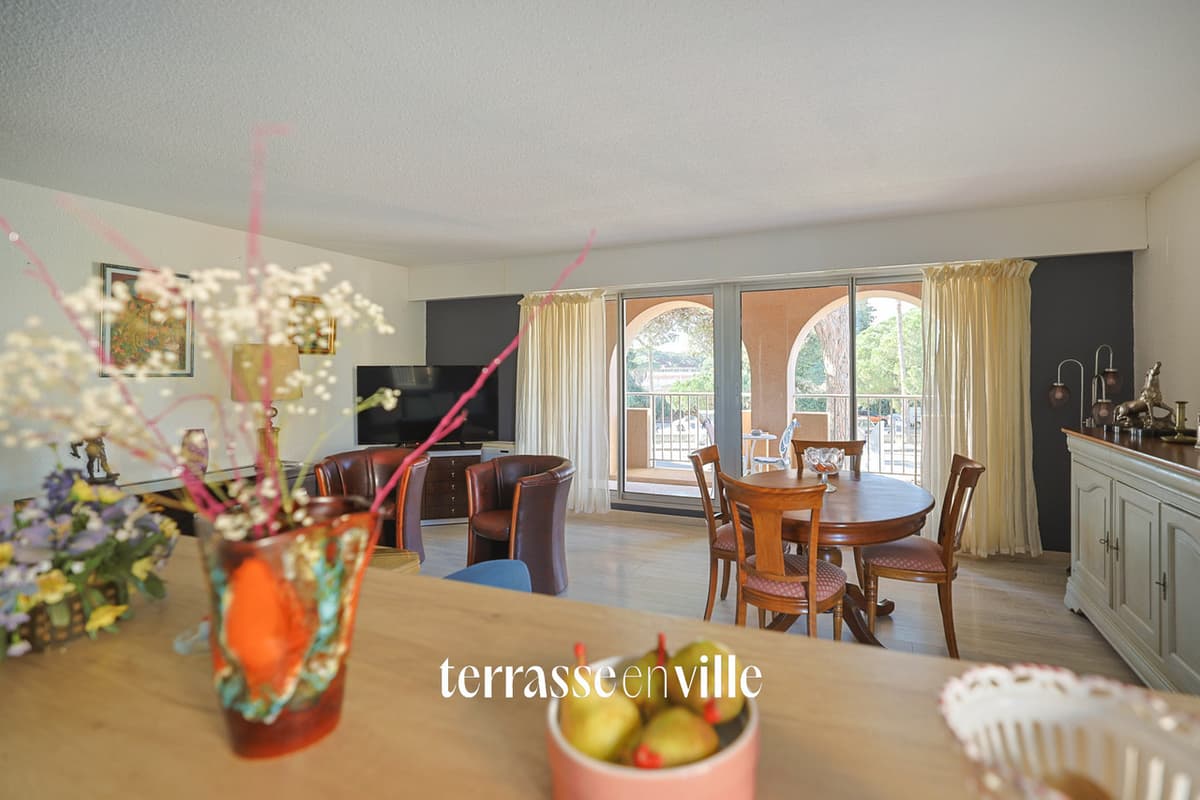 APPARTEMENT - 82 M2 - HYERES - 2 CHAMBRES - COMMERCES - PORT - PLAGE - 2