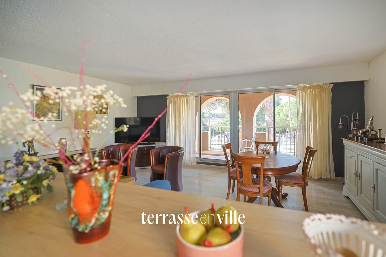 APPARTEMENT - 82 M2 - HYERES - 2 CHAMBRES - COMMERCES - PORT - PLAGE - 2
