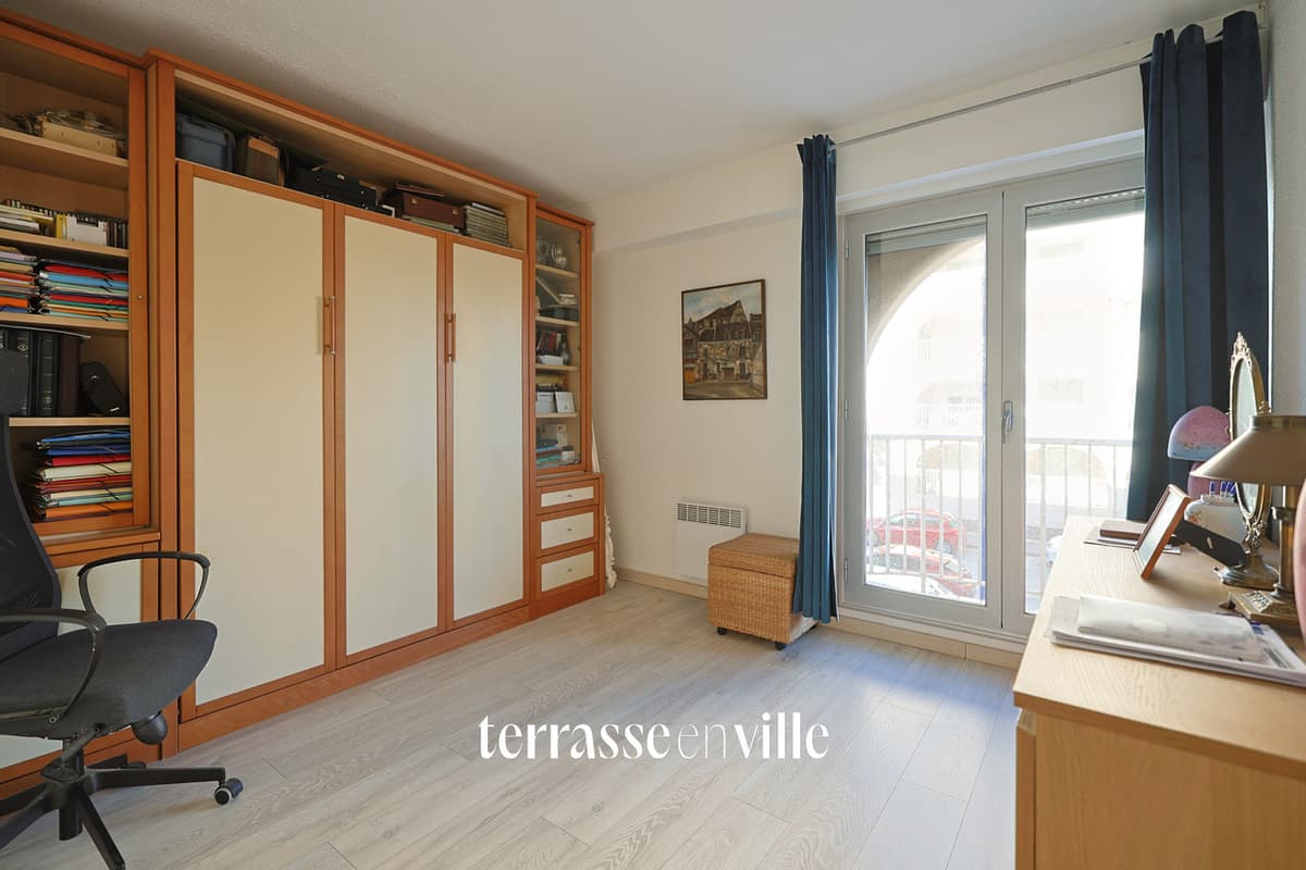 APPARTEMENT - 82 M2 - HYERES - 2 CHAMBRES - COMMERCES - PORT - PLAGE - 7