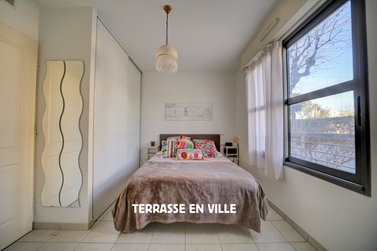 LA CIOTAT - BORD DE MER - APPARTEMENT T2 - 45 m2 - TERRASSE - 325 000 € - 5