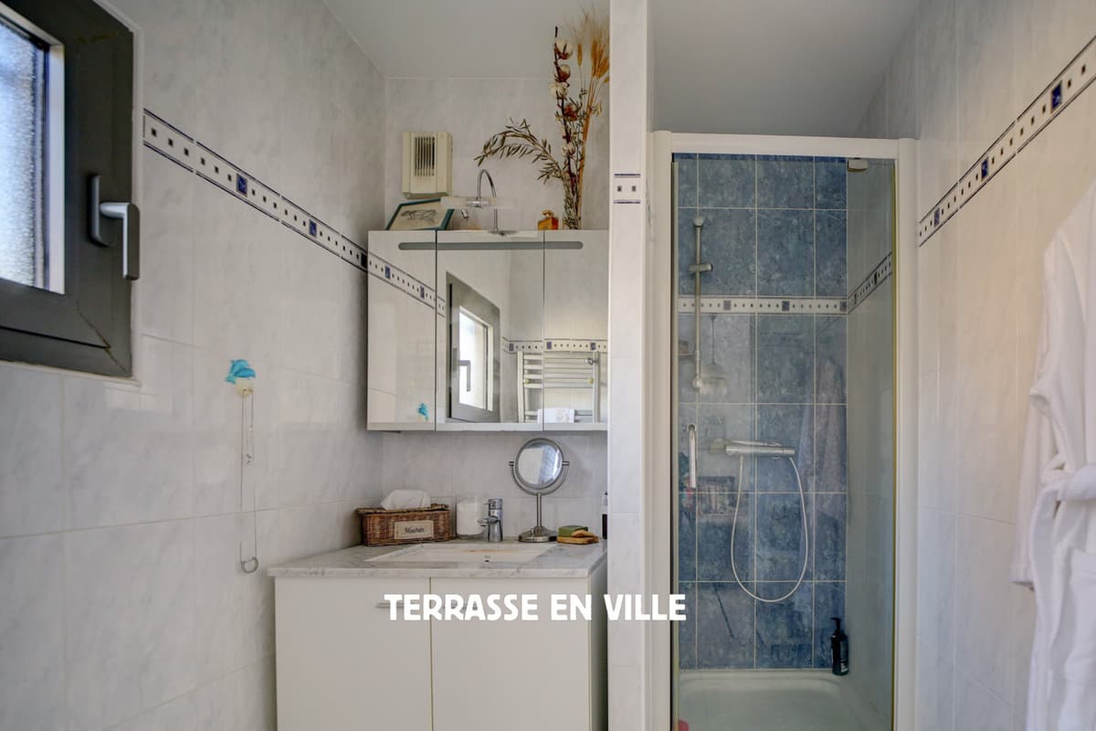 LA CIOTAT - BORD DE MER - APPARTEMENT T2 - 45 m2 - TERRASSE - 325 000 € - 6