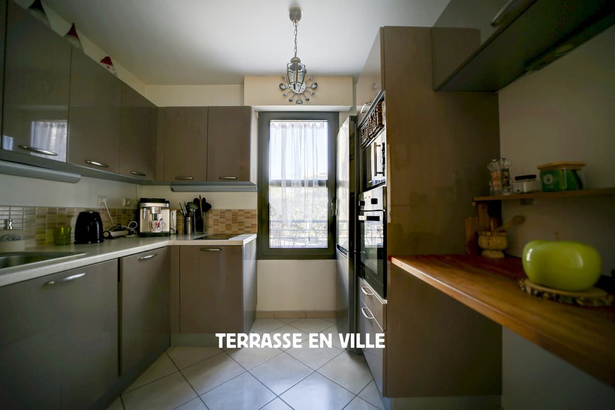 LA CIOTAT - BORD DE MER - APPARTEMENT T2 - 45 m2 - TERRASSE - 325 000 € - 4