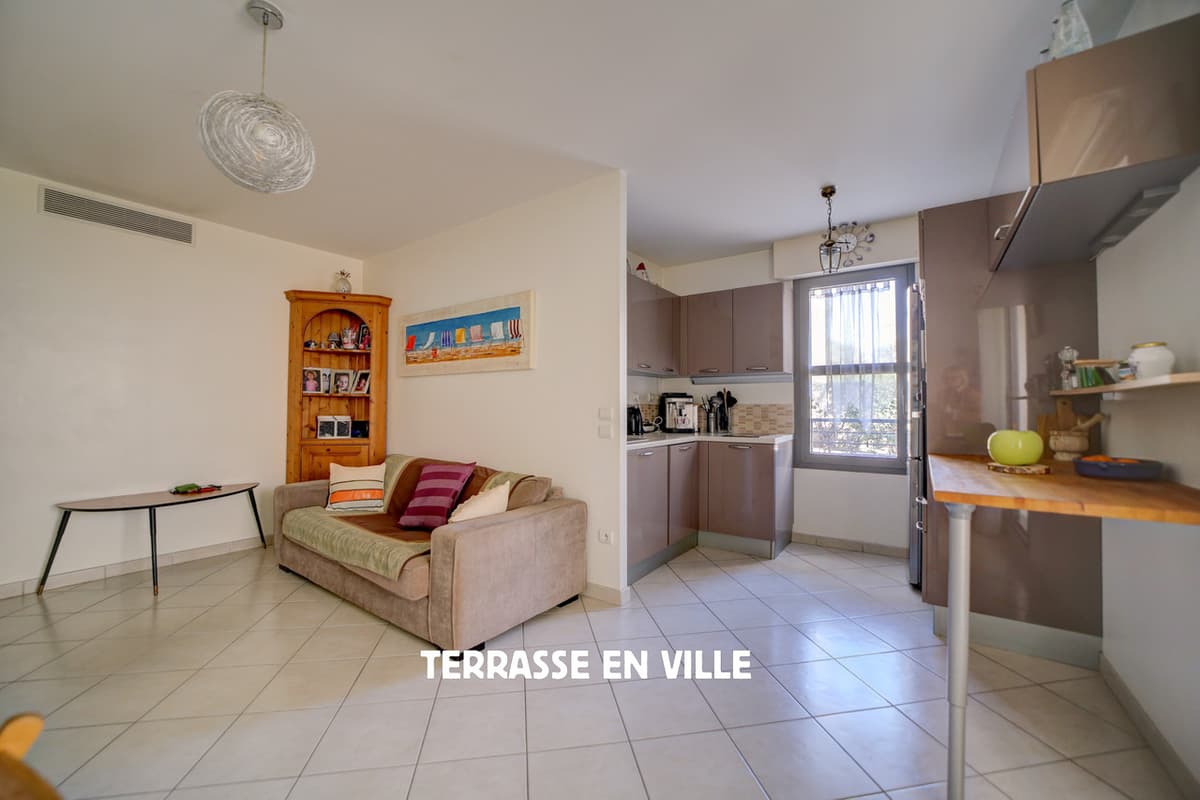 LA CIOTAT - BORD DE MER - APPARTEMENT T2 - 45 m2 - TERRASSE - 325 000 € - 1