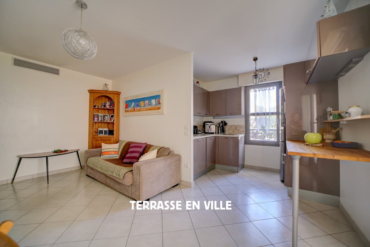 LA CIOTAT - BORD DE MER - APPARTEMENT T2 - 45 m2 - TERRASSE - 325 000 € - 1