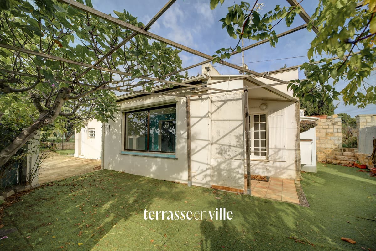 CEYRESTE - MAISON T4 A RENOVER - DEPENDANCE T3 - JARDIN 1300 M2