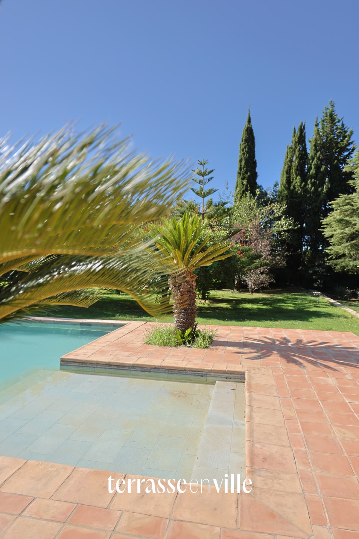 BASTIDE 400M2 - PARCELLE 2600M2 - PISCINE - DEPENDANCES - 2