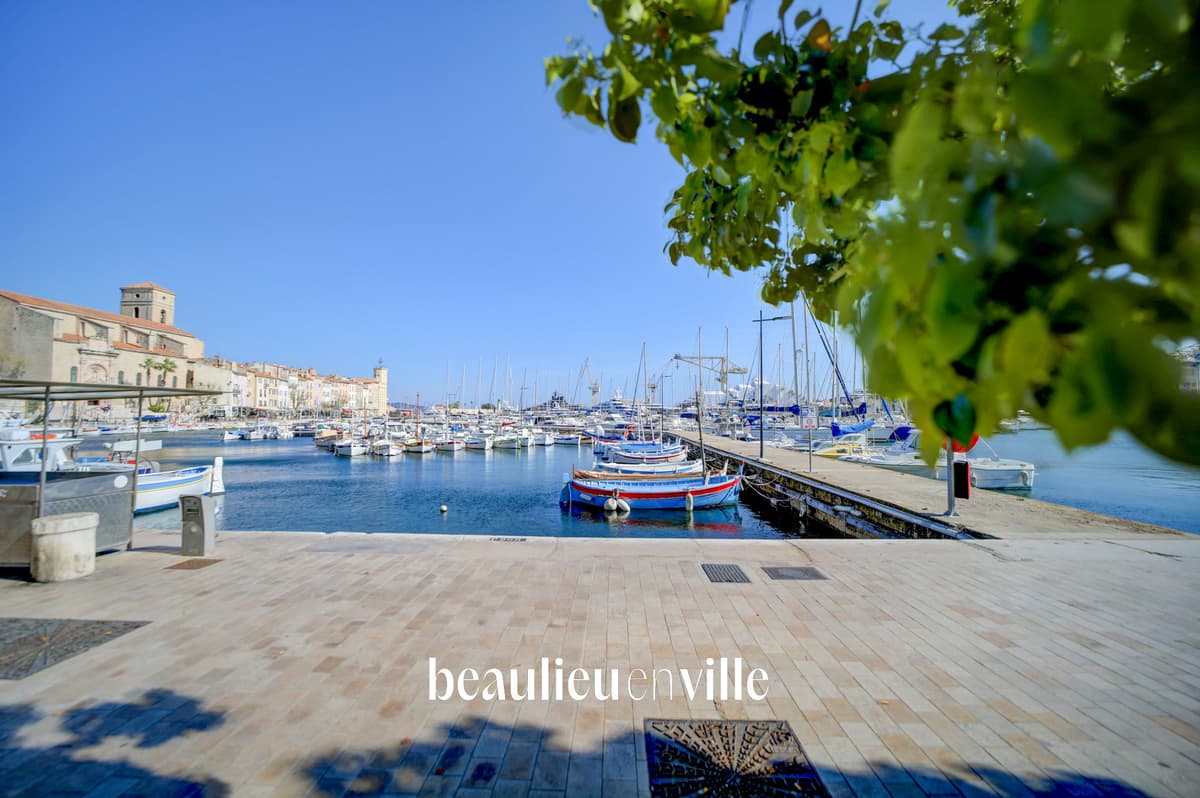 EXCLUSIVITÉ - LA CIOTAT - VIEUX PORT - APPARTEMENT T3 - CALME - SANS VIS A VIS - 1
