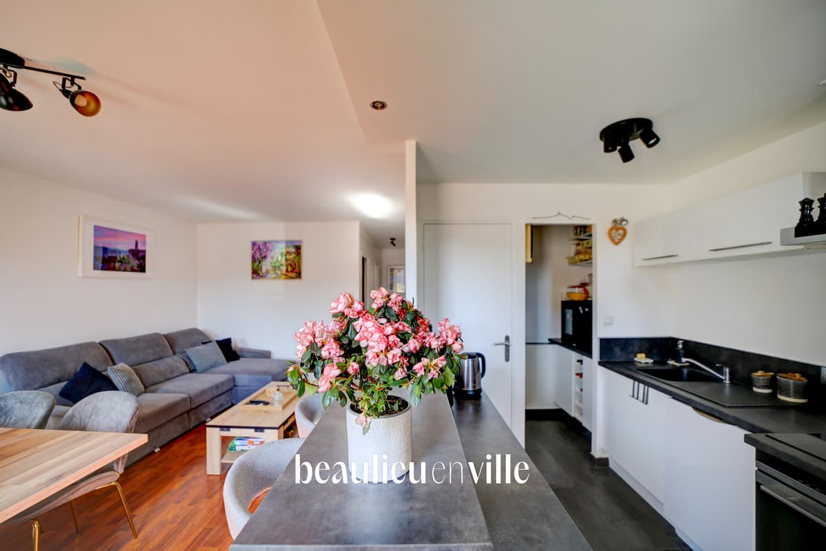 EXCLUSIVITÉ - LA CIOTAT - VIEUX PORT - APPARTEMENT T3 - CALME - SANS VIS A VIS - 2