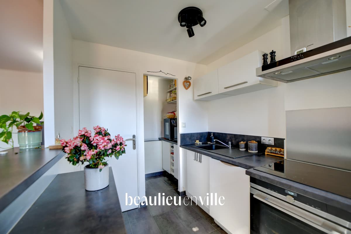EXCLUSIVITÉ - LA CIOTAT - VIEUX PORT - APPARTEMENT T3 - CALME - SANS VIS A VIS - 3