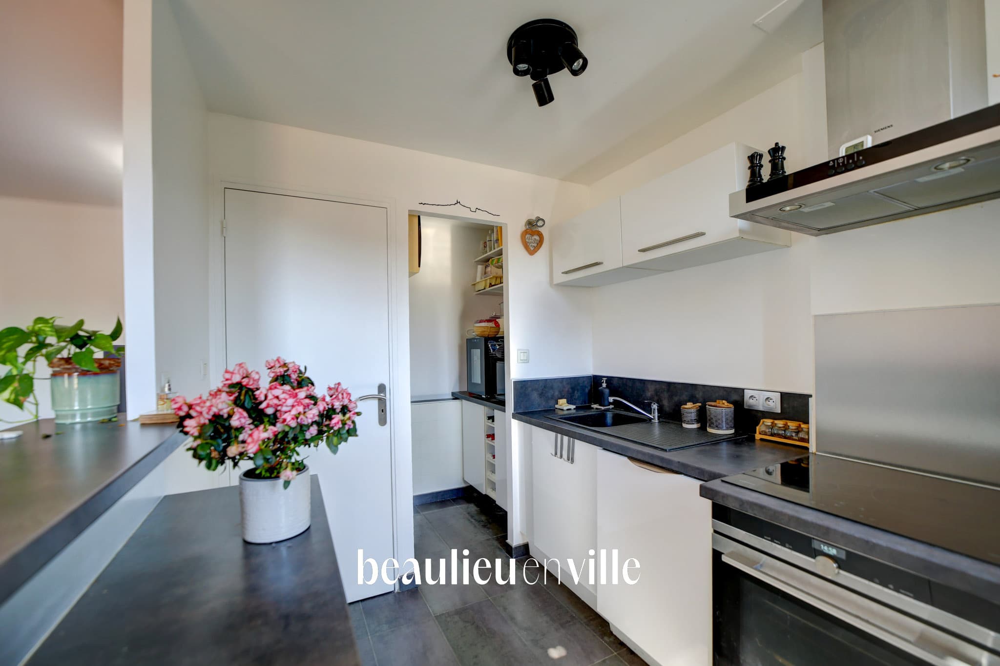 EXCLUSIVITÉ - LA CIOTAT - VIEUX PORT - APPARTEMENT T3 - CALME - SANS VIS A VIS - 3