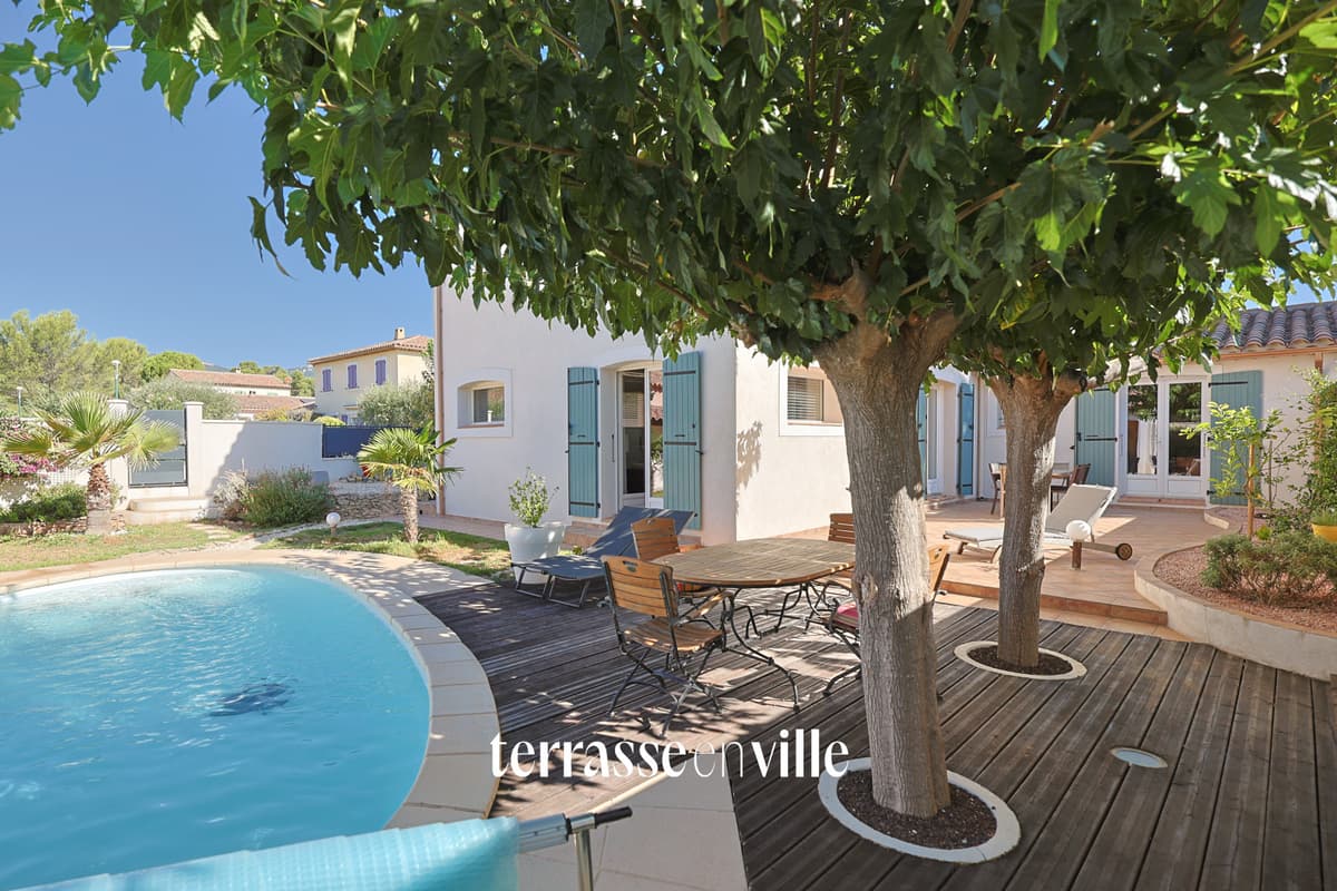 CUERS - MAISON FAMILIALE - T6 - 125 M2 - PISCINE - GARAGE
